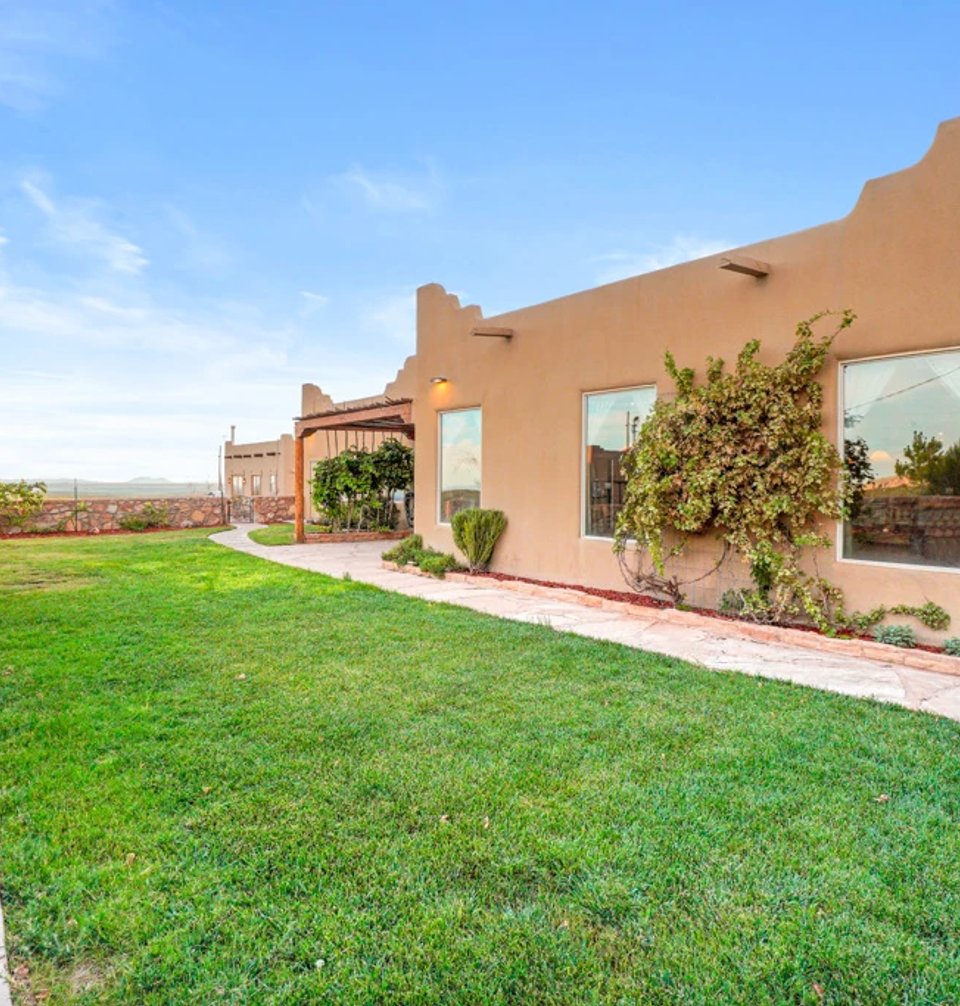 Fresh sod lawn install on a new construction property in Sunland Park, NM