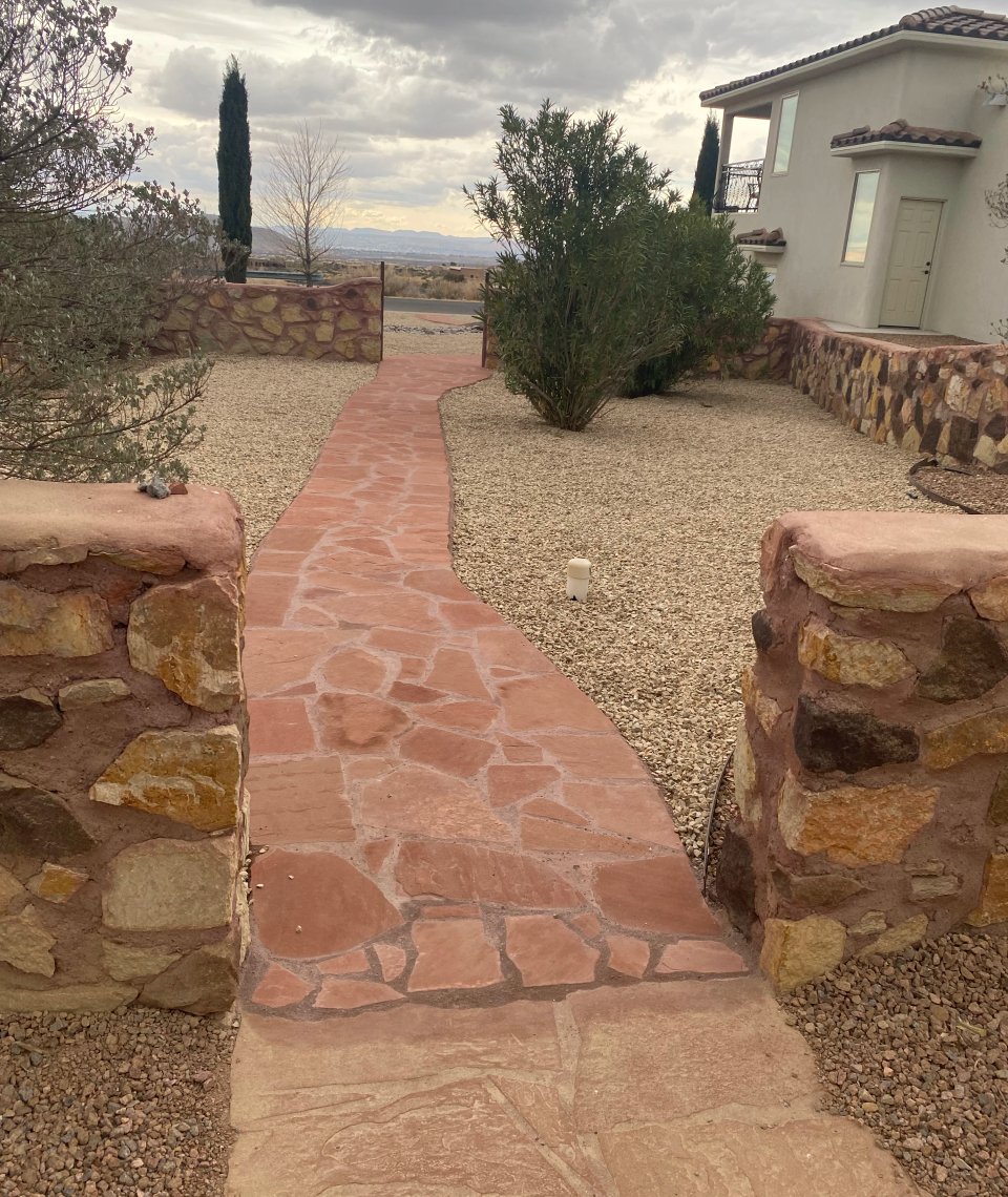 Flagstone walkway installed by Brainard's Greenscapes in Las Cruces